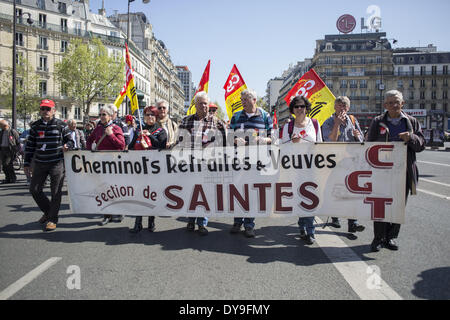 Paris, Frankreich. 10. April 2014. Demonstration der Eisenbahn Rentner in Paris am 10. April 2014. (Foto von Michael Bunel/NurPhoto) Bildnachweis: Michael Bunel/NurPhoto/ZUMAPRESS.com/Alamy Live-Nachrichten Stockfoto