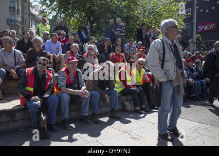 Paris, Frankreich. 10. April 2014. Demonstration der Eisenbahn Rentner in Paris am 10. April 2014. (Foto von Michael Bunel/NurPhoto) Bildnachweis: Michael Bunel/NurPhoto/ZUMAPRESS.com/Alamy Live-Nachrichten Stockfoto