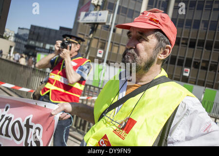 Paris, Frankreich. 10. April 2014. Demonstration der Eisenbahn Rentner in Paris am 10. April 2014. (Foto von Michael Bunel/NurPhoto) Bildnachweis: Michael Bunel/NurPhoto/ZUMAPRESS.com/Alamy Live-Nachrichten Stockfoto