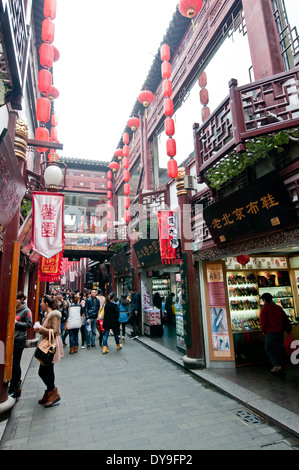 Yuyuan Tourist Mart in der Nähe von Yu-Garten, Altstadt, Huangpu District, Shanghai, China Stockfoto