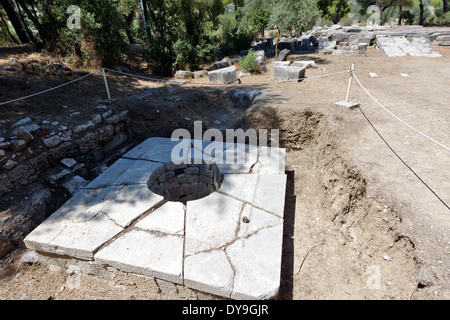 Kleinen 5. Jahrhundert v. Chr. auch in der Nähe von Grand Eingang Propyläen Heiligtum Asklepios (Äskulap) Epidaurus Peloponnes Griechenland die Stockfoto