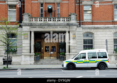 Royal London Ophthalmic Hospital Moorfields Eye Hospital mit Krankenwagen außerhalb Old Street, Islington London England UK Stockfoto