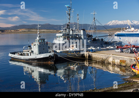 Argentinische Marineschiffe in der Stadt Ushuaia ist die Hauptstadt von Feuerland in Argentinien, Stockfoto