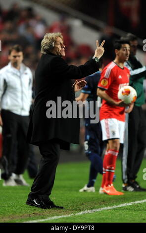 Lissabon, Portugal. 10. April 2014. Jorge Jesus, Trainer von Benfica, Gesten während der Viertelfinal Match gegen AZ Alkmaar in der Europa League in Lissabon, Portugal, am 10. April 2014. Benfica trat das Halbfinale mit 3: 0. Bildnachweis: Zhang Liyun/Xinhua/Alamy Live-Nachrichten Stockfoto