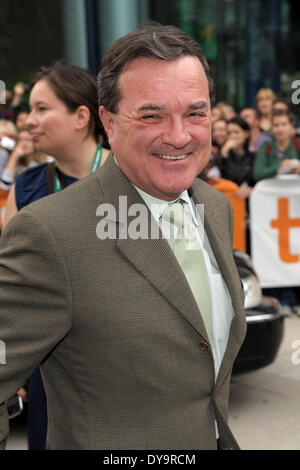 Ottawa, Kanada. 10. April 2014. Kanadas ehemaliger Finanzminister Jim Flaherty hat in seiner Heimat Ottawa am 10. April 2014 im Alter von 64 starb. Foto: Jim Flaherty kommt bei "Die Männer, die starren bei Ziegen" Premiere in der Roy Thomson Hall während der 2009 Toronto International Film Festival in Toronto. (Dominic Chan/EXImages) Stockfoto