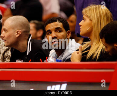 Los Angeles, Kalifornien, USA. 9. April 2013. Rapper Drake besucht die NBA Basketball-Spiel zwischen den Oklahoma City Thunder und die Los Angeles Clippers im Staples Center in Los Angeles, Kalifornien. Charles Baus/CSM/Alamy Live-Nachrichten Stockfoto