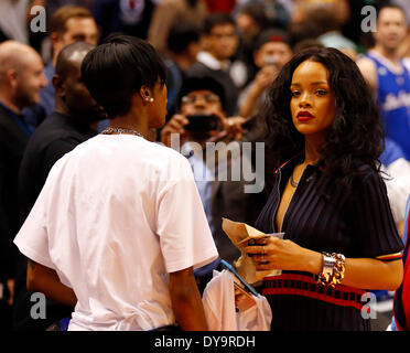 Los Angeles, Kalifornien, USA. 9. April 2013. Sängerin Rihanna besucht die NBA Basketball-Spiel zwischen den Oklahoma City Thunder und die Los Angeles Clippers im Staples Center in Los Angeles, Kalifornien. Charles Baus/CSM/Alamy Live-Nachrichten Stockfoto