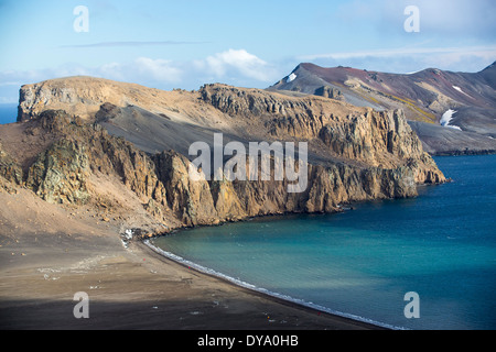 Deception Island in Süd-Shetland-Inseln vor der antarktischen Halbinsel ist eine aktive vulkanische Caldera. Stockfoto