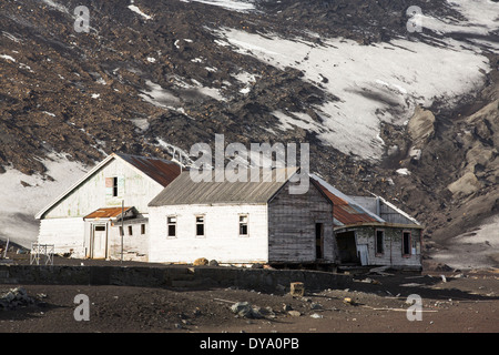 Der alte Bahnhof der British Antarctic Survey auf Deception Island in Süd-Shetland-Inseln vor der antarktischen Halbinsel Stockfoto