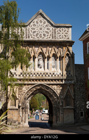 Großbritannien, England, Norfolk, Norwich, Tombland, Ethelbert Tor zur Kathedrale Stockfoto