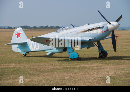 Yakelov Jak 3M bei der Imperial War Museum Duxford Flying Legends Airshow Stockfoto