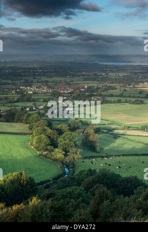 Am frühen Morgen Blick über Coaley, Frocester und Cam aus Sicht der Coaley Peak in der Nähe von Nympsfield, Gloucestershire, UK Stockfoto