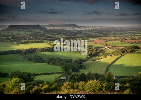 Am frühen Morgen Blick über Coaley, Frocester und Cam aus Sicht der Coaley Peak in der Nähe von Nympsfield, Gloucestershire, UK Stockfoto