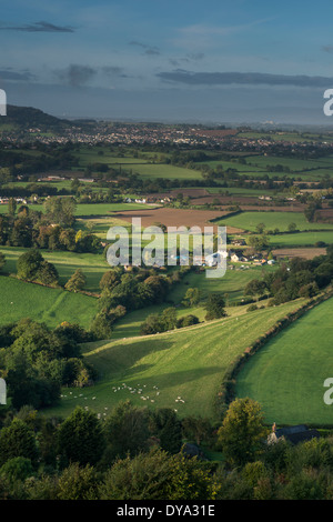 Am frühen Morgen Blick über Coaley, Frocester und Cam aus Sicht der Coaley Peak in der Nähe von Nympsfield, Gloucestershire, UK Stockfoto