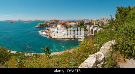 Anse De La Fausse Monnaie, Stadt, Dorf, Wasser, Blumen, Sommer, Meer, Marseille, Bouches du Rhone, Frankreich, Europa, Stockfoto