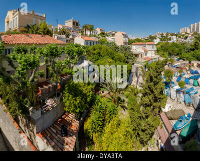 Societe Nautique Corniche Anse De La Fausse Monnaie Stadt Dorf Wald Holz Bäume Sommer Schiffe Boot Marseille Bouches-du-Rhön Stockfoto