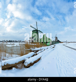 Niederlande Holland Europa Zaandam Noord Holland Windmühle Feld Wiese Wasser Winter Schnee Eis Windmühlen Freilichtmuseum Zaan Stockfoto