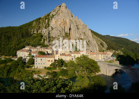 Europa, Frankreich, Provence, Vaucluse, Sisteron, Durance, Fluss, Dorf, Alpes-de-Haute-Provence Stockfoto