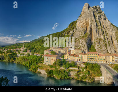 Europa, Frankreich, Provence, Vaucluse, Sisteron, Durance, Fluss, Dorf, Alpes-de-Haute-Provence Stockfoto