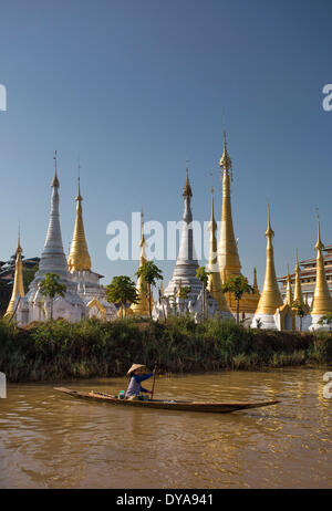 Inle, Iwama, Stadt, Myanmar, Burma, Asien, Boot, Kanal, bunte, schwimmenden Markt, See, Skyline, Stupas, Tourismus, Reisen Stockfoto