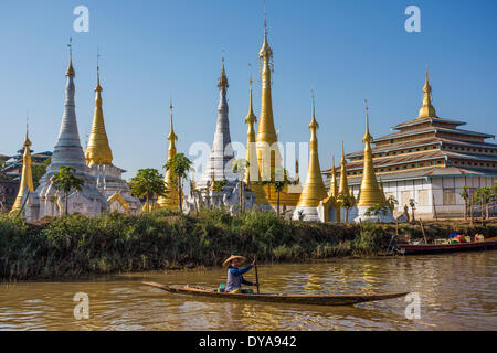 Inle, Iwama, Stadt, Myanmar, Burma, Asien, Boot, Kanal, bunte, schwimmenden Markt, See, Skyline, Stupas, Tourismus, Reisen Stockfoto