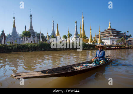 Inle, Iwama, Stadt, Myanmar, Burma, Asien, Boot, Kanal, bunte, schwimmenden Markt, See, Skyline, Stupas, Tourismus, Reisen Stockfoto