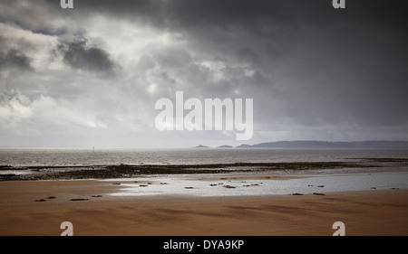 Gewitterwolken über Swansea Bay South Wales blickt Mumbles Stockfoto