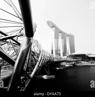 Marina Bay Sands, ein integriertes Resort Frontmann Marina Bay in Singapur. Gedreht in schwarz und weiß, seltsame futuristische Architektur Stockfoto