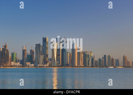 Doha Katar Middle East West Bay Architektur Bucht ruhig bunte Wirtschaft futuristische beeindruckende morgen neue Skyline Stadtrundfahrt Stockfoto
