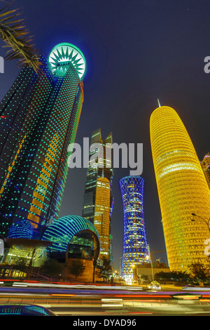 Burj Doha Katar Nahost World Trade Center Architektur Stadt bunte Farben Corniche futuristischen Leuchten Bewegung Nacht,