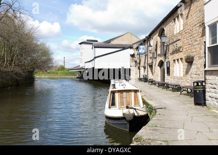 Leeds-Liverpool-Kanal und der Weber-Dreieck bei Burnley, Lancashire Stockfoto