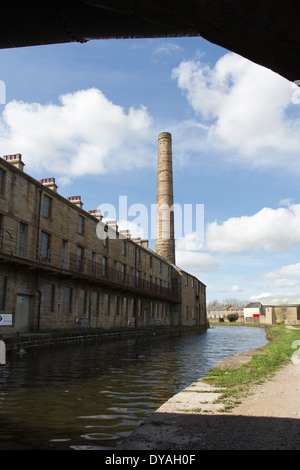 Leeds-Liverpool-Kanal und der Weber-Dreieck bei Burnley, Lancashire Stockfoto