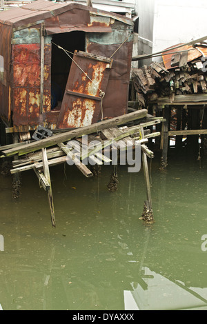 Zerbröckelnde Angeln Hütten In 'Tai O'Traditionelle chinesische Fischerdorf, Lantau Island, Hong Kong. Stockfoto