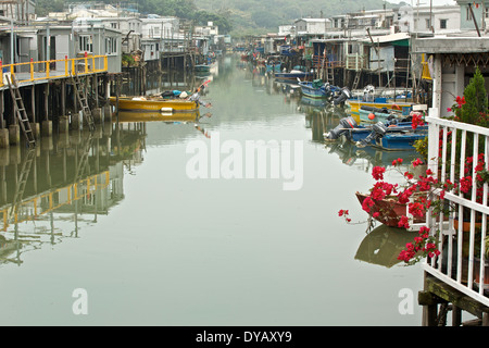 Häuser auf Stelzen In auf dem Fluss in 'Tai O'Traditionelle chinesische Fischerdorf, Lantau Island, Hong Kong. Stockfoto