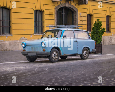 Trabant Auto auf den Straßen von Budapest Stockfoto