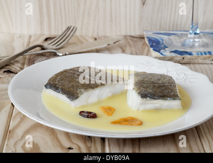 Kabeljau mit Pil-Pil-Sauce (Bacalao al Pil Pil), baskische Küche. Stockfoto