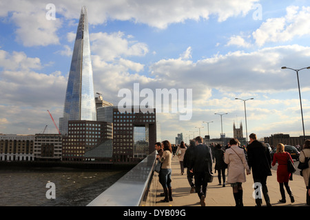 Blick auf die Scherbe aus EC4 London Bridge, London England UK. Stockfoto