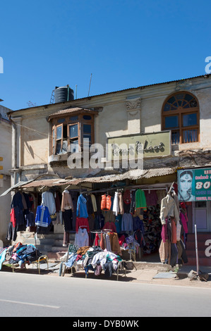 Indische Straßenszene.  Coimbatore-Straße, Ooty (Udhagamandalam), Tamil Nadu, Indien Stockfoto