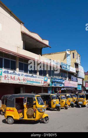 Indische Straßenszene.  Coimbatore-Straße, Ooty (Udhagamandalam), Tamil Nadu, Indien Stockfoto