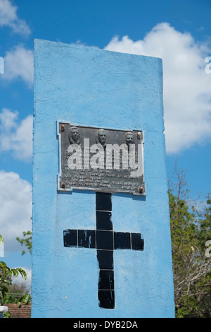 Ein Denkmal für 3 kubanische Revolutionäre am 20. Dezember 1958 getötet. Iznaga, Trinidad, Kuba. Stockfoto