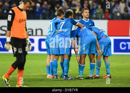 St. Petersburg, Russland - 12. April 2014: Zenit-Team feiert das Ziel im russischen Fußball Premier League Spiel zwischen FC Zenit St. Petersburg und FC Krasnodar aus Krasnodar im Petrowski-Stadion in St. Petersburg, Russland.  (Foto von Anna Volkova/Pacific Press) Stockfoto