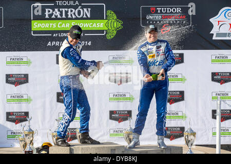 Long Beach, CA, USA. 12. April 2014. Long Beach, CA - 12. April 2014: Scott Pruett und Memo Rojas, halten Sie den Rest des Feldes, die TUDOR United SportsCar Championship of Long Beach am Grand Prix of Long Beach in Long Beach, CA. Kredit zu gewinnen: Csm/Alamy Live-Nachrichten Stockfoto