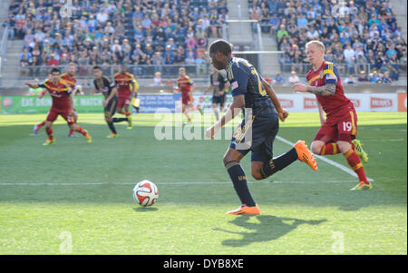 Chester, Pennsylvania, USA. 12. April 2014. Philadelphia Union-Spieler, RAYMOND GADDIS (28) in Aktion gegen Real Salt Lake während des Spiels statt im PPL Park in Chester Pa Credit: Ricky Fitchett/ZUMAPRESS.com/Alamy Live News Stockfoto