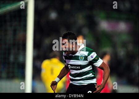 Lissabon, Portugal. 12. April 2014. Die sportliche Heldon Ramos feiert scoring während der portugiesischen Liga Fußballspiel gegen Gil Vicente in Lissabon, Portugal, am 12. April 2014. Sportlich gewann das Spiel 2: 0. Bildnachweis: Zhang Liyun/Xinhua/Alamy Live-Nachrichten Stockfoto