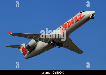 Bombardier CRJ200 C-GKGC Air Canada Express ausziehen aus Kanada Ottawa International Airport YOW, 23. Juli 2013 Stockfoto