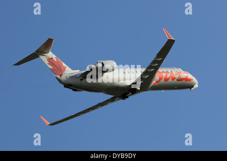 Bombardier CRJ200 C-GKGC Air Canada Express ausziehen aus Kanada Ottawa International Airport YOW, 23. Juli 2013 Stockfoto