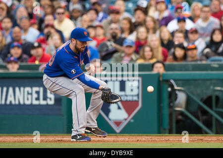 Anaheim, CA, USA. 12. April 2014. 12. April 2014 - Anaheim, CA, Vereinigte Staaten von Amerika - New York Mets First Baseman Ike Davis (29) in Aktion während der MLB-Spiel zwischen den New York Mets und Los Angeles Angels Engel Stadium in Anaheim, CA. Credit: Csm/Alamy Live-Nachrichten Stockfoto