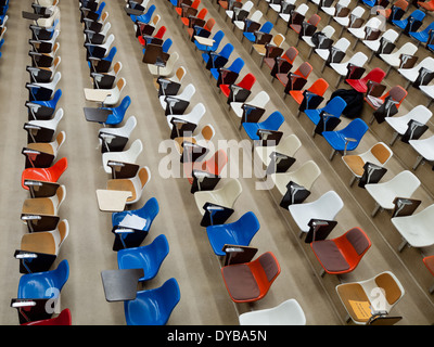 Leere Sitze in einem Hörsaal in der Gunning / Lemieux Chemie Centre an der University of Alberta in Edmonton, Kanada. Stockfoto