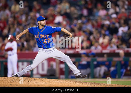 Anaheim, CA, USA. 12. April 2014. 12. April 2014 - Anaheim, CA, Vereinigte Staaten von Amerika - New York Mets Wimper Trainer Dave Hudgens (52) Stellplätze während der MLB Spiel zwischen den New York Mets und Los Angeles Angels Engel Stadium in Anaheim, CA. Credit: Csm/Alamy Live-Nachrichten Stockfoto