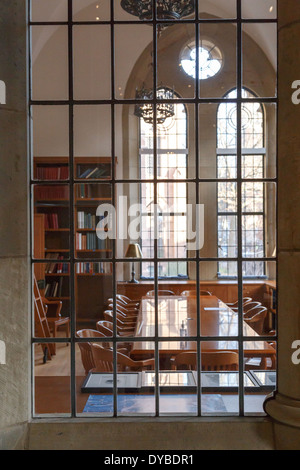 Schöne lichtdurchflutete Klassenzimmer an der Yale University in New Haven, CT, USA. Stockfoto